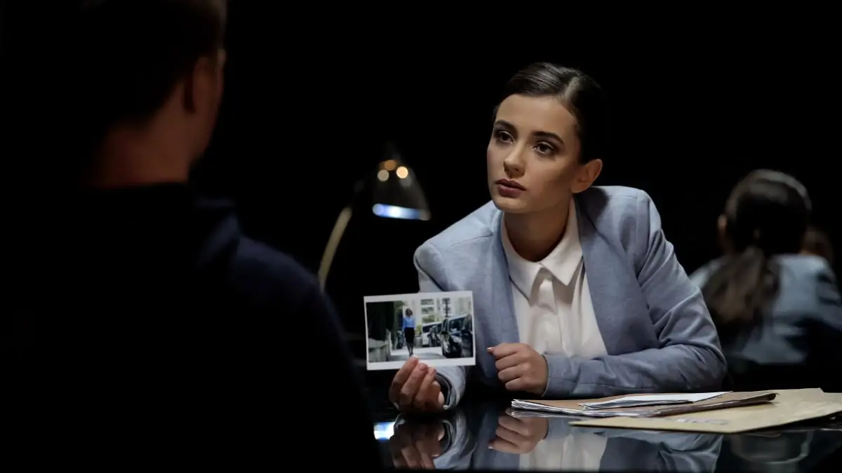 A cop conducts an interrogation. After reading Teakell's interrogation survival guide, the person of interest is able to leave without incriminating himself